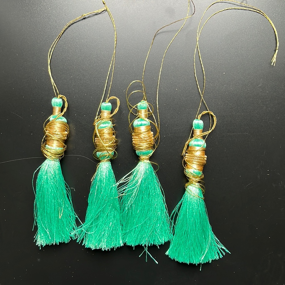 🎓🦜 set of 4 Green Tassels